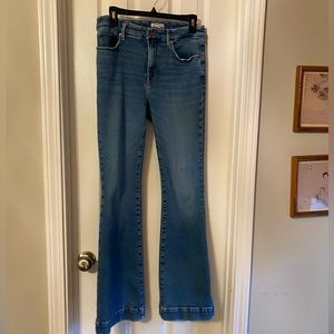 Good American fit and flare blue jeans. Size 10/30